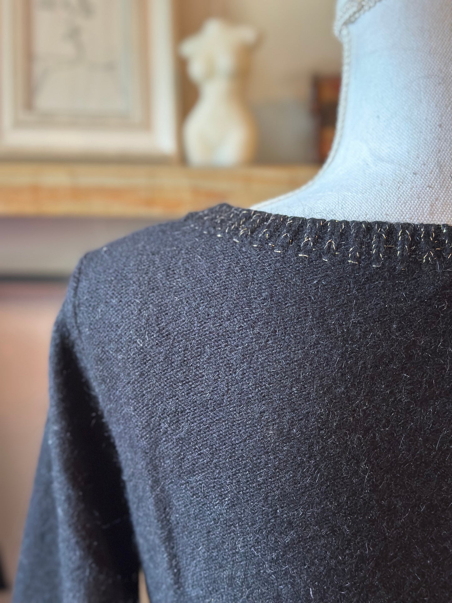 Pull noir maille texturée liseré doré laine et mohair T.36