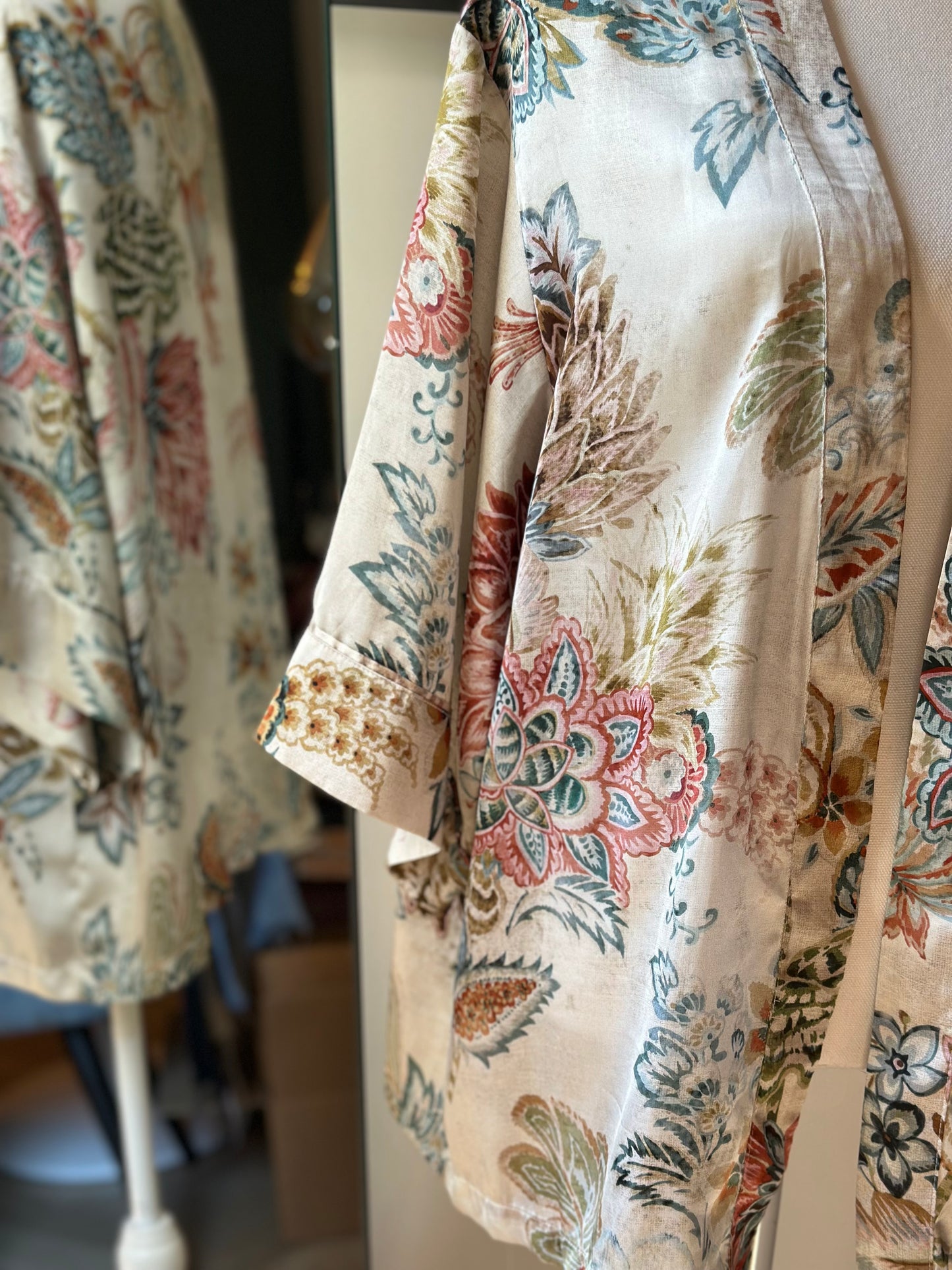Kimono fluide crème à motifs fleuris T.unique