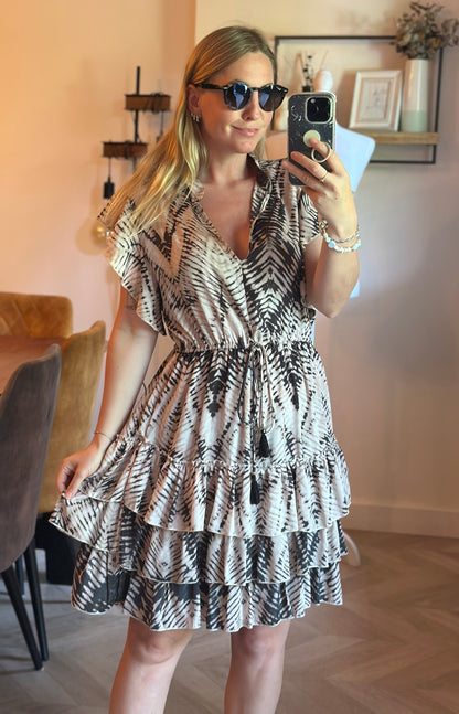 Robe volantée imprimé noir et blanc T.38