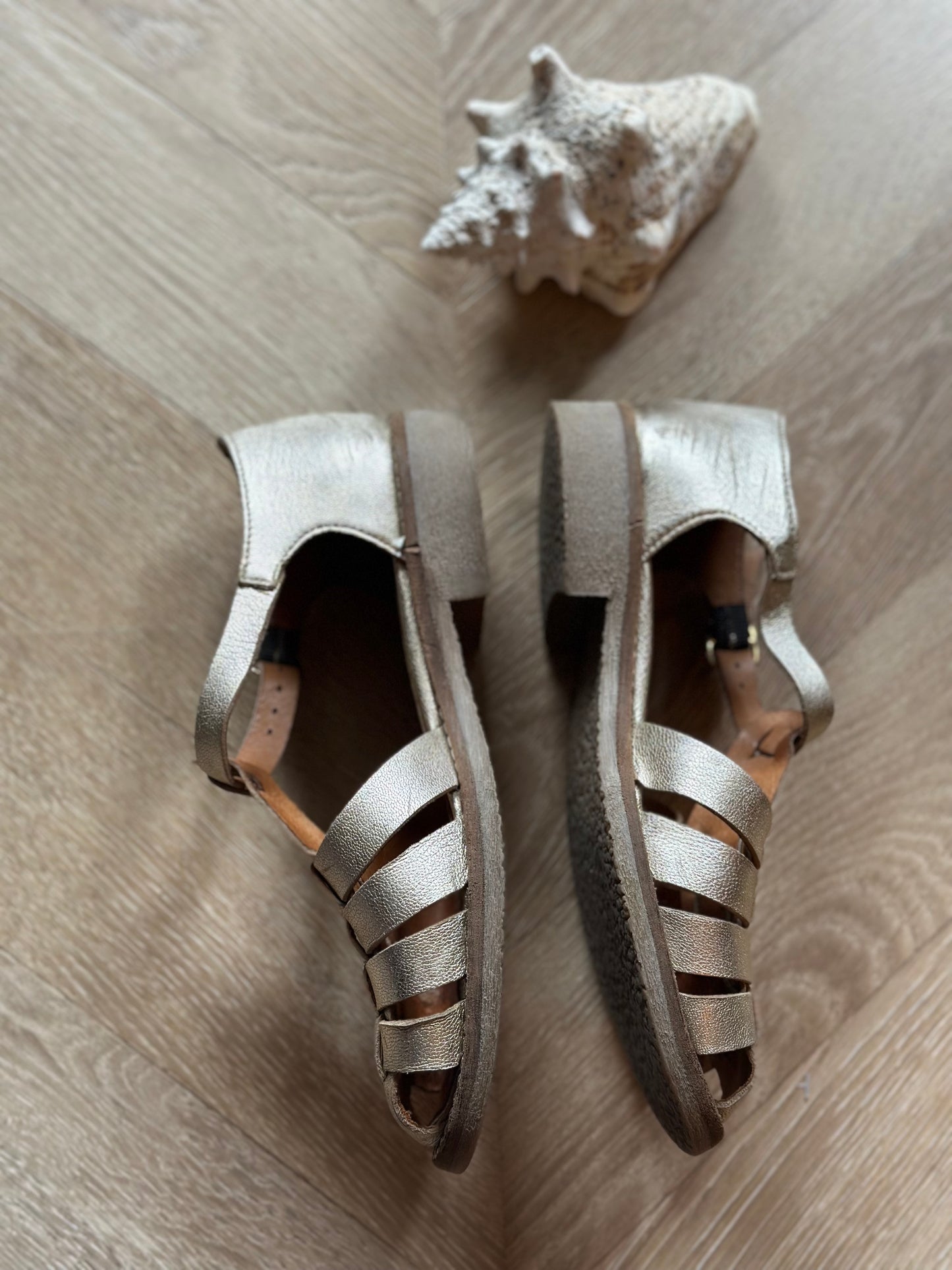 Sandales dorées en cuir T.36