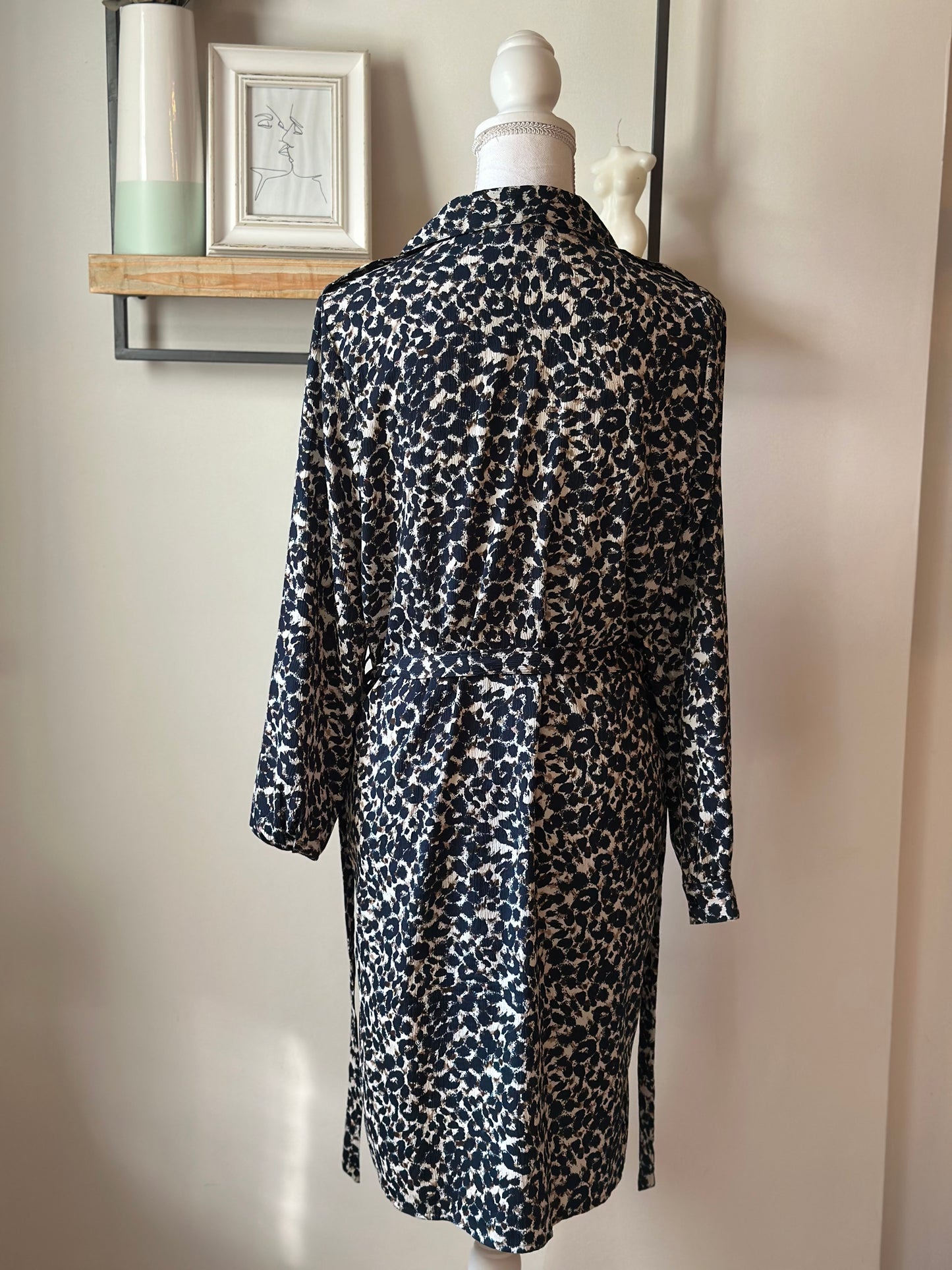 Robe léopard fluide ceinturée manches longues T.36