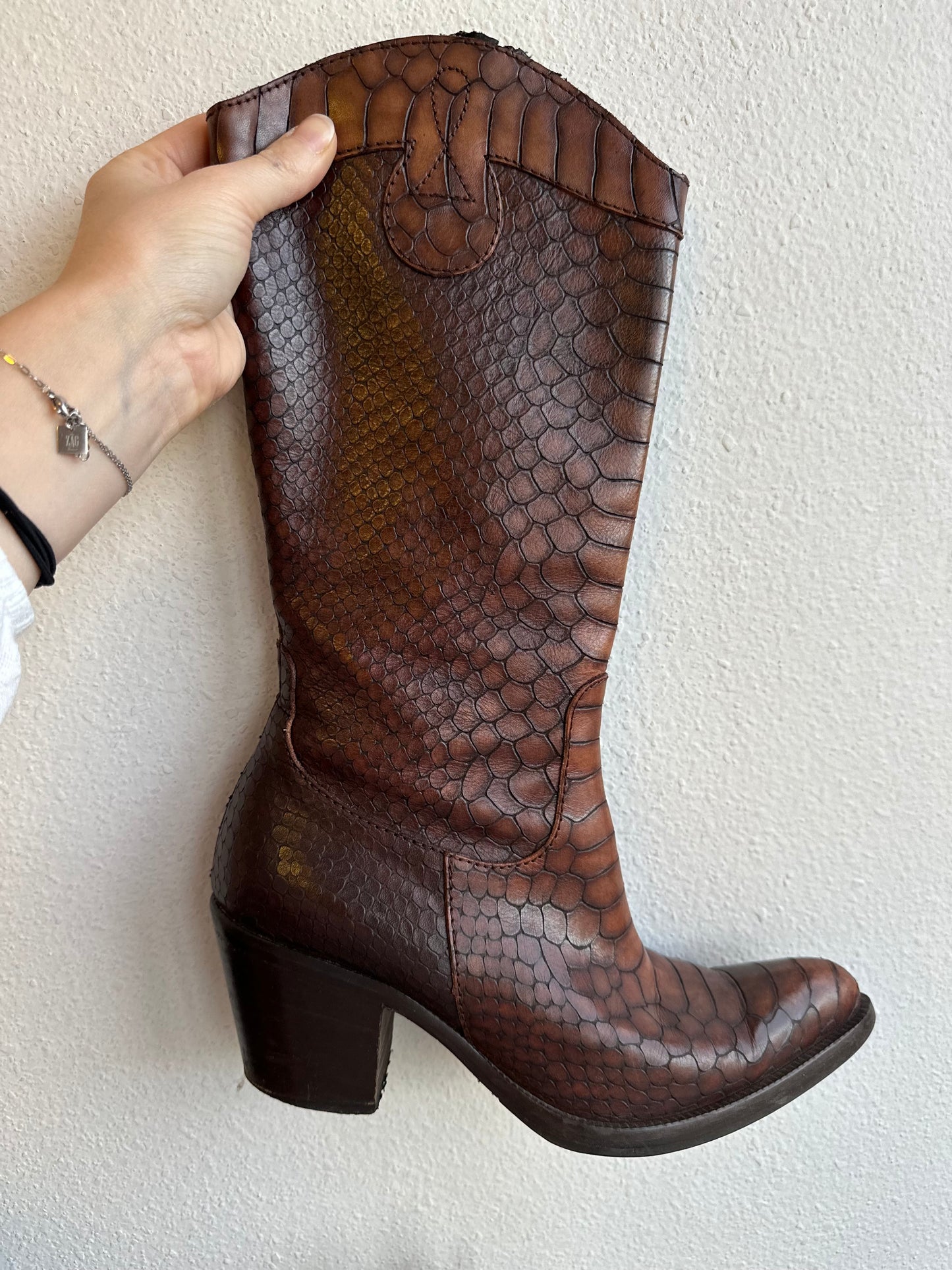 Bottes hautes en cuir croco marron P.36