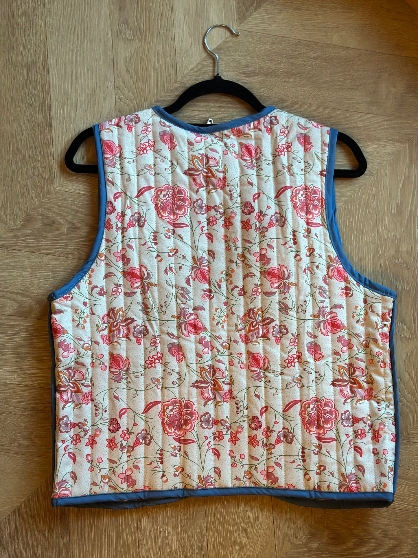 Gilet matelassé motif fleuri et rayures en coton neuf T.36/38