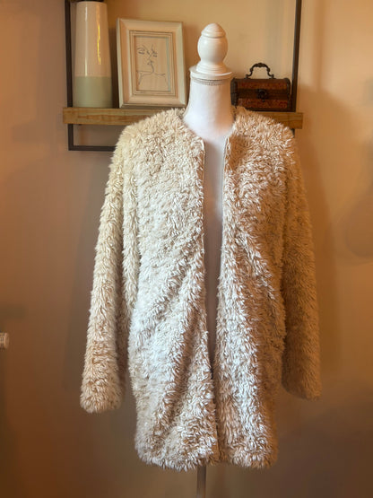 Manteau en fausse fourrure crème effet moumoute T.36