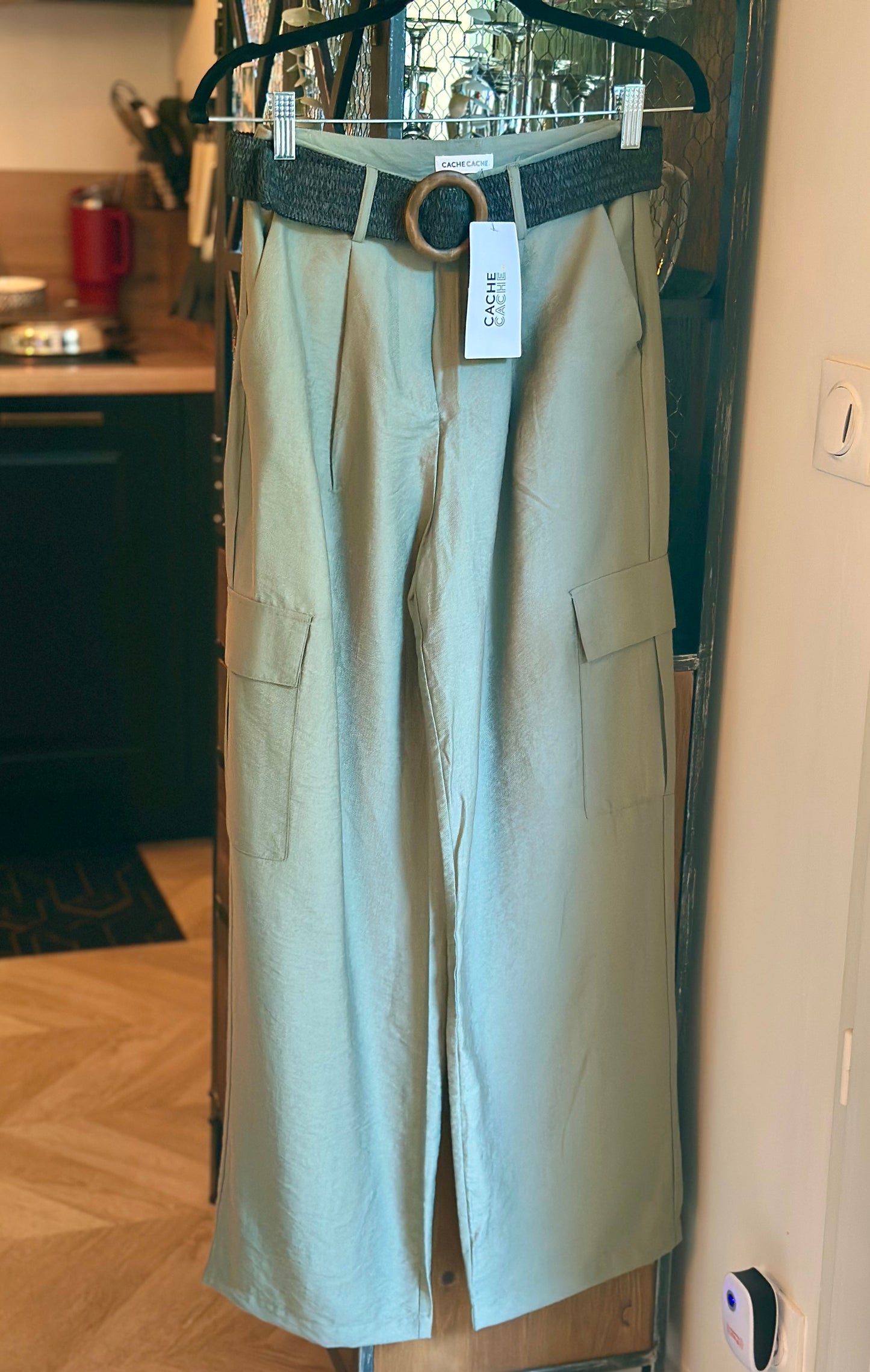 Pantalon cargo kaki jambes larges, neuf T.34
