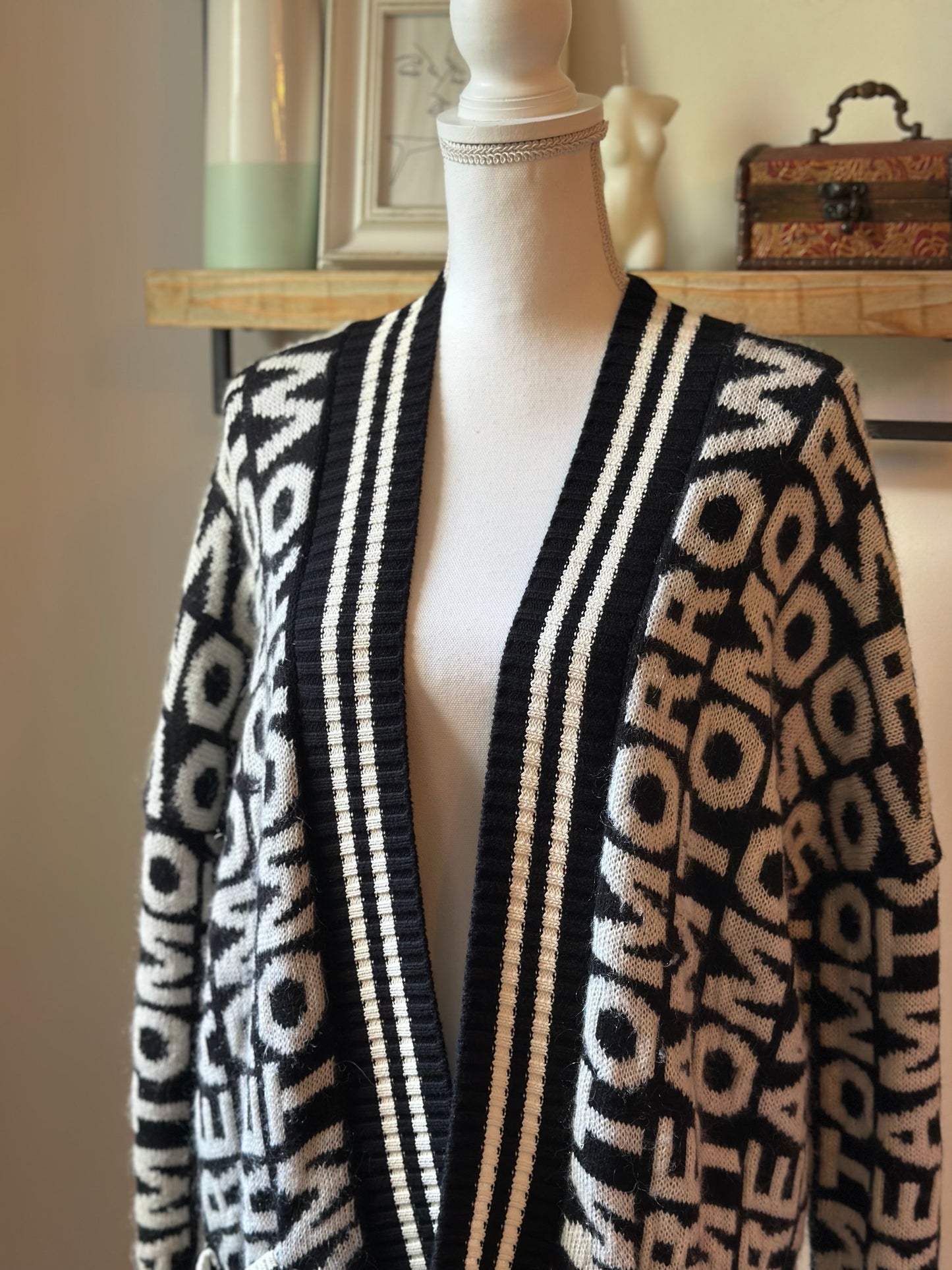 Cardigan noir et blanc laine et mohair à lettrage “Dream Tomorrow” T.36/38