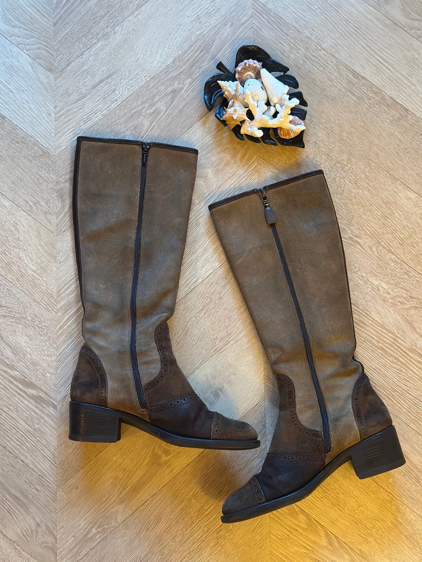 Bottes en cuir suédé bicolores P.38