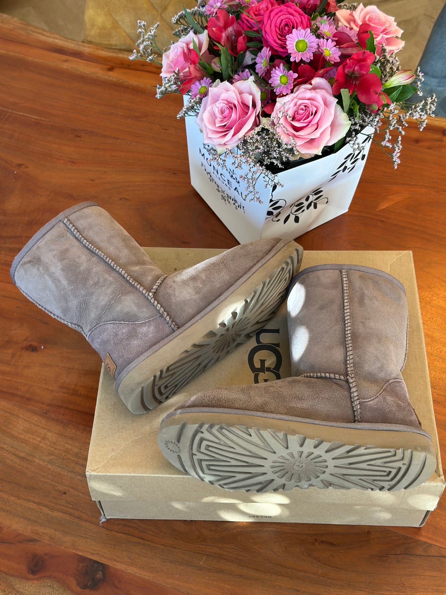 Bottines fourrées en suède UGG Classic Short II – Couleur Syrah Grey P.36