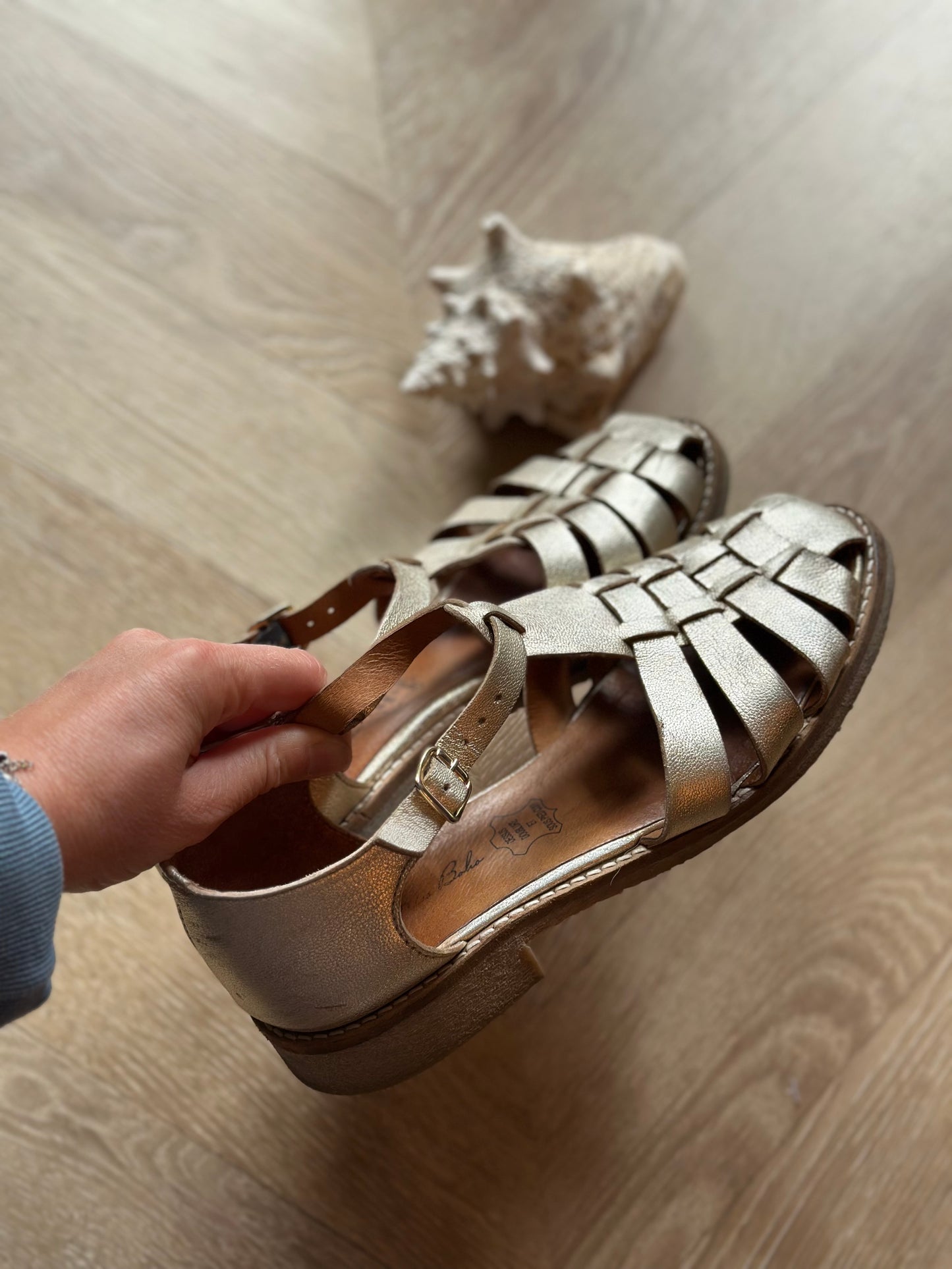 Sandales dorées en cuir T.36