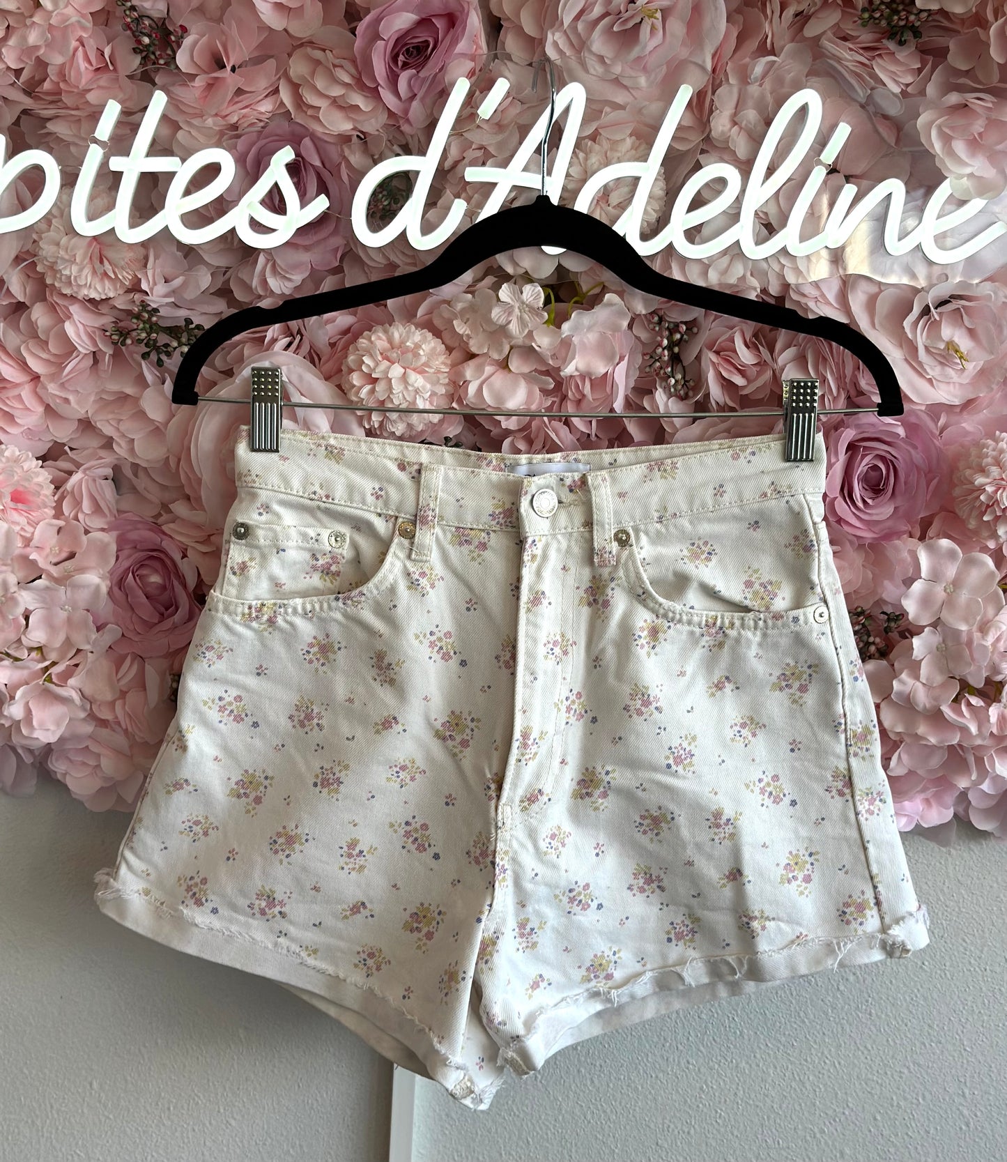 Short taille haute blanc à motifs fleuris colorés T.34