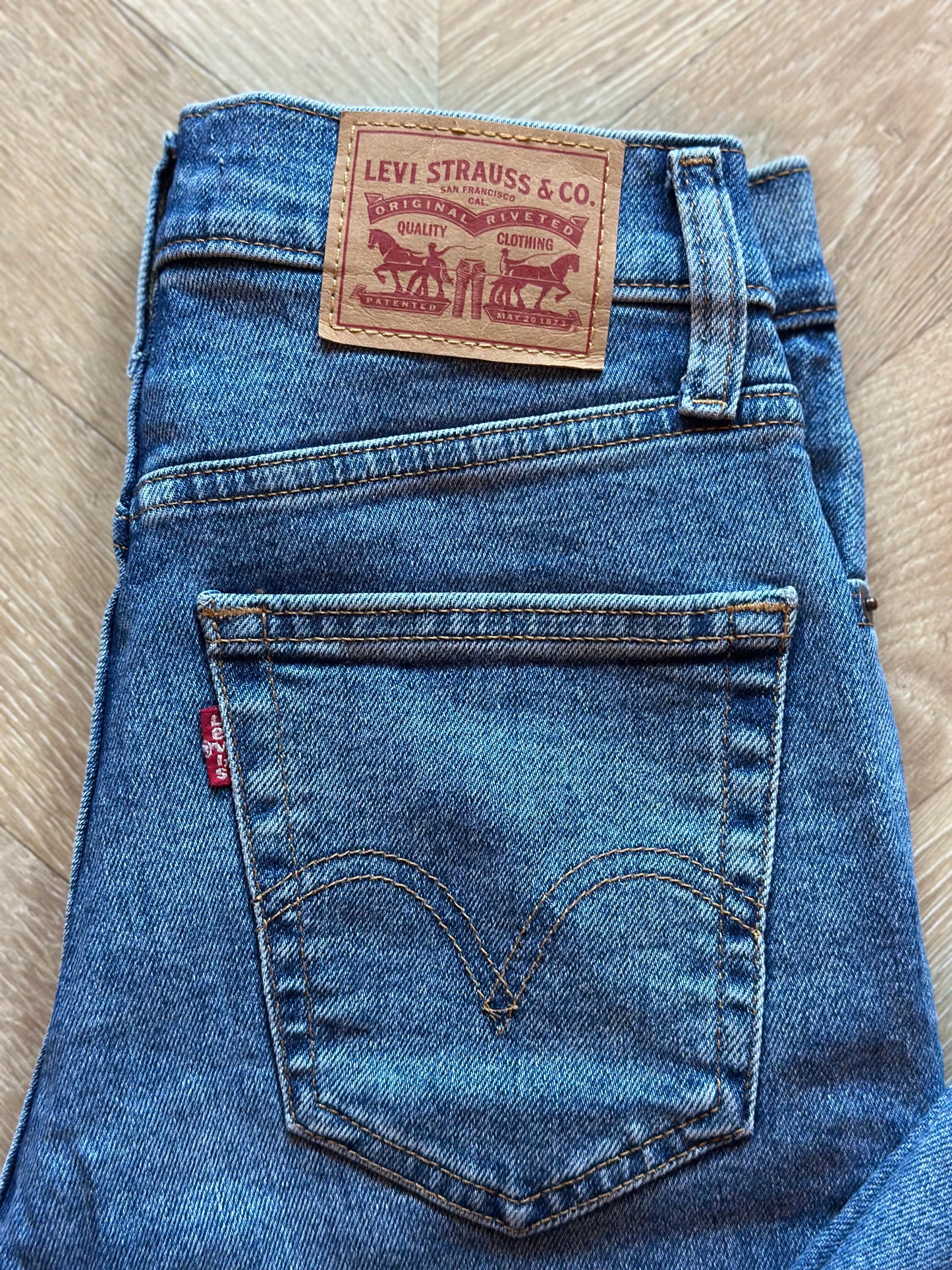 Jean mom denim bleu Levi’s high waisted T.34/36 W25