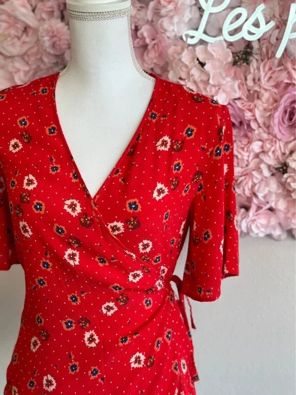 Blouse portefeuille rouge à motifs fleuris T.34