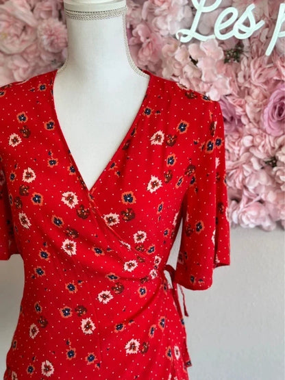 Blouse portefeuille rouge à motifs fleuris T.34