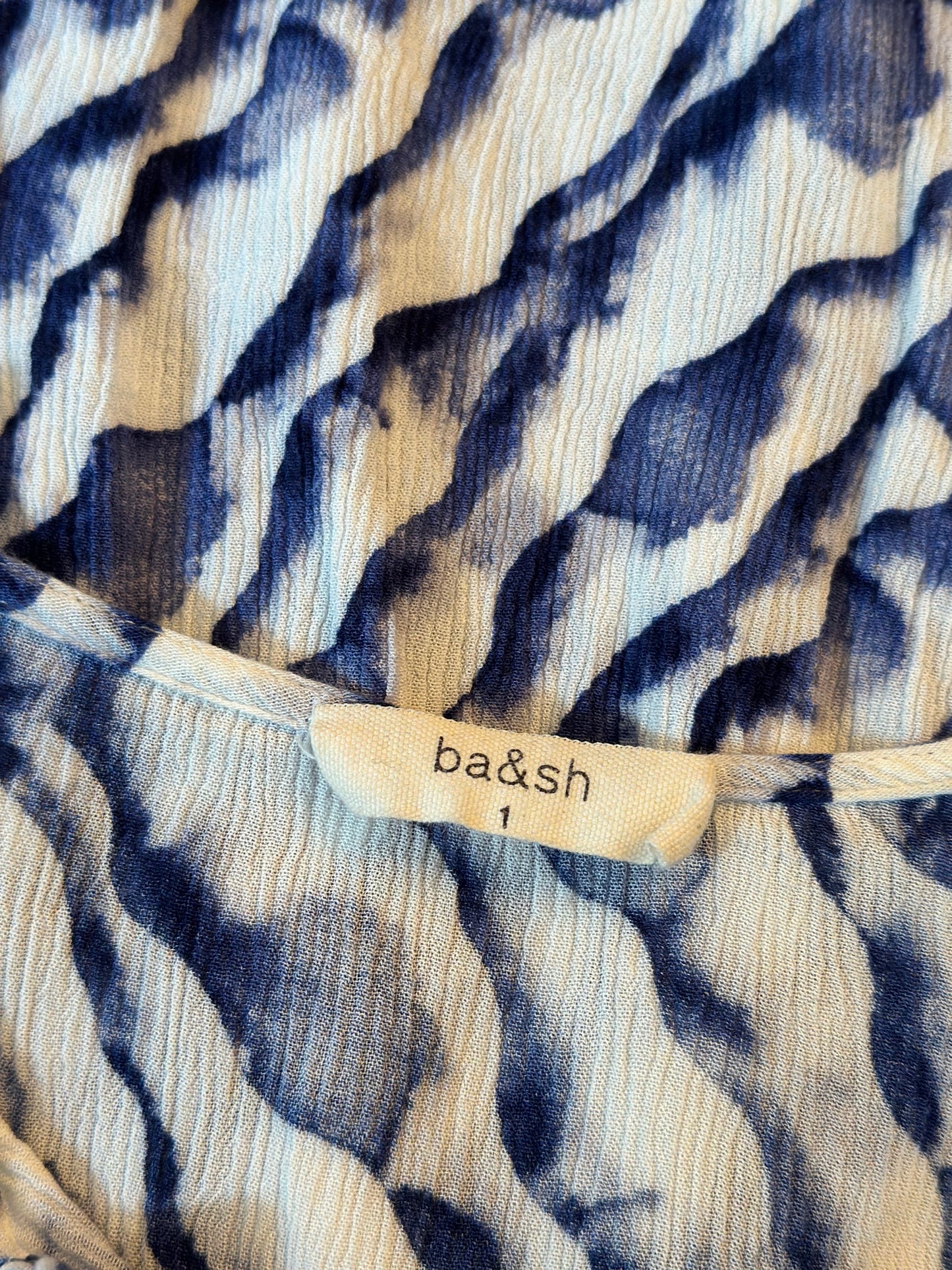 Chemisier imprimé bleu et blanc modèle Fuzzy T.36