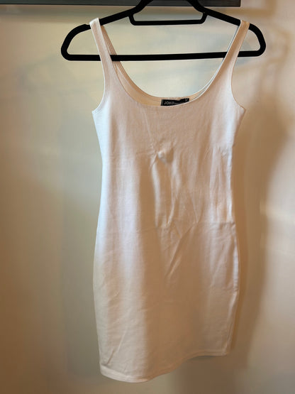 Robe blanche près du corps T.36