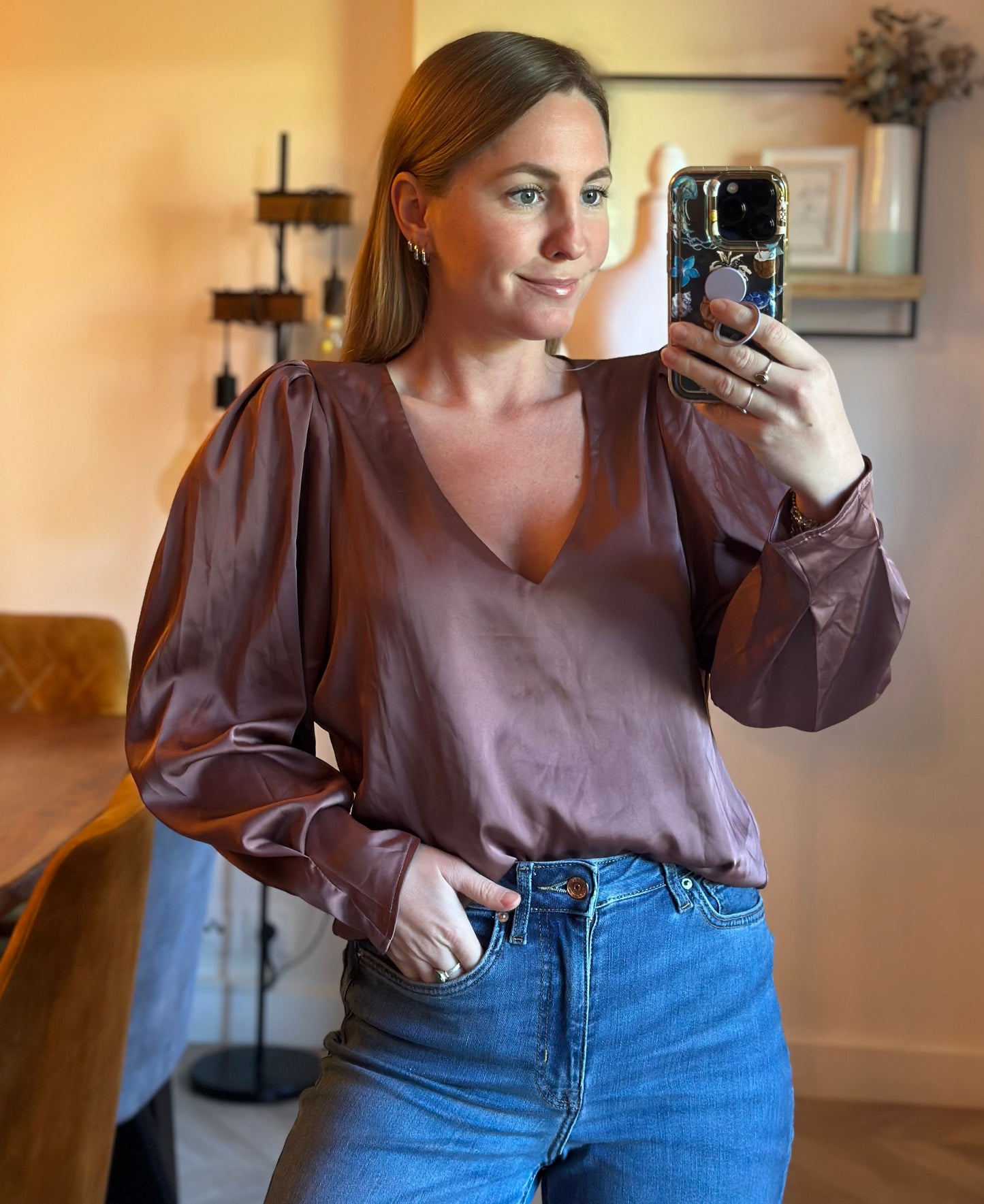Blouse effet satiné marron clair col V satin T.40