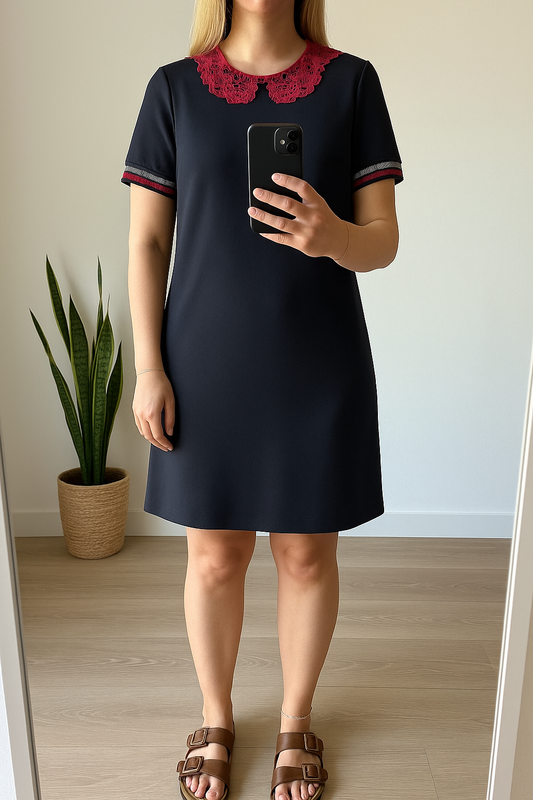 Robe bleu marine à col Claudine dentelle T.42
