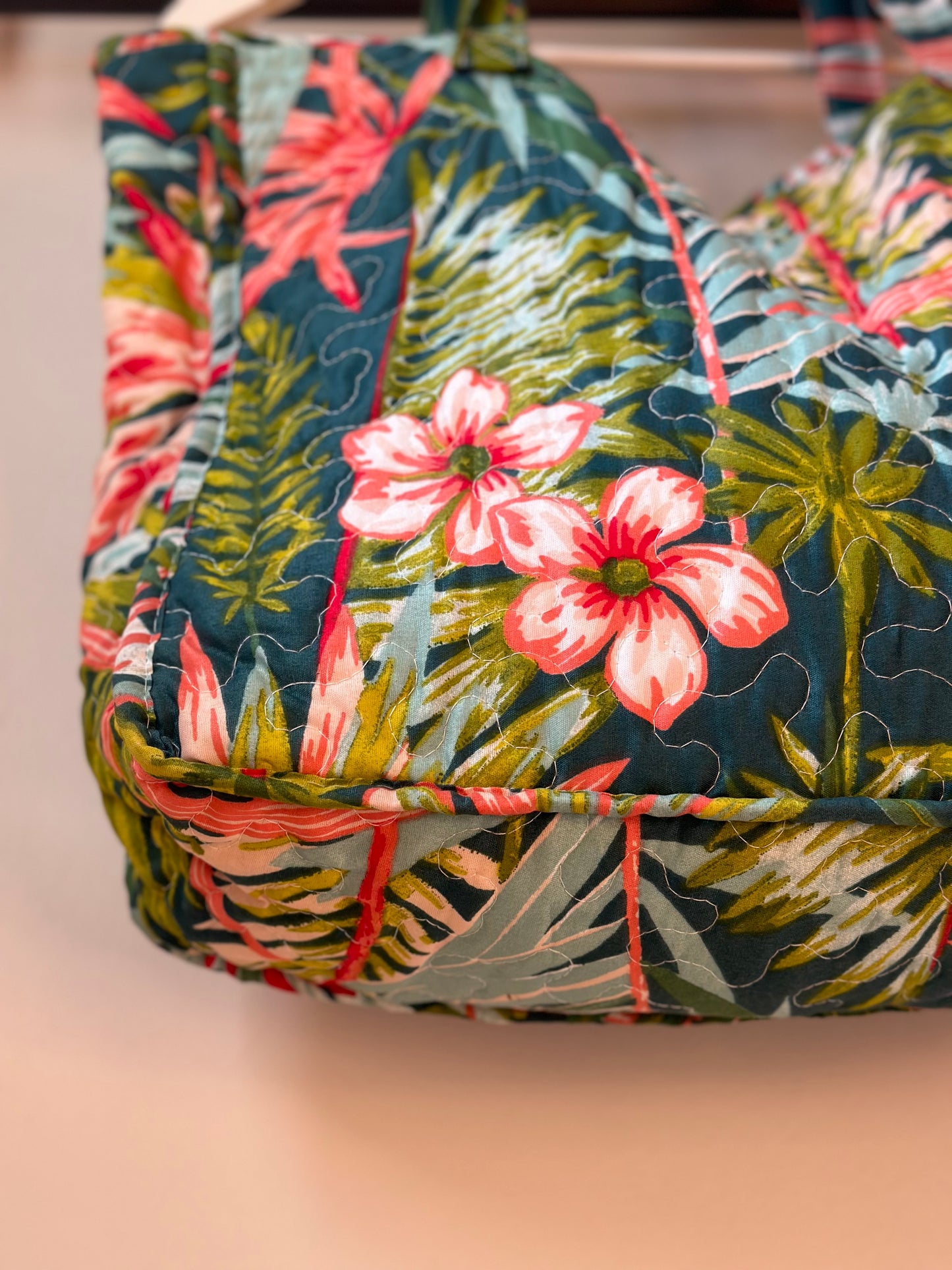 Sac cabas fourre-tout matelassé à imprimé fleuri coloré, cousu main