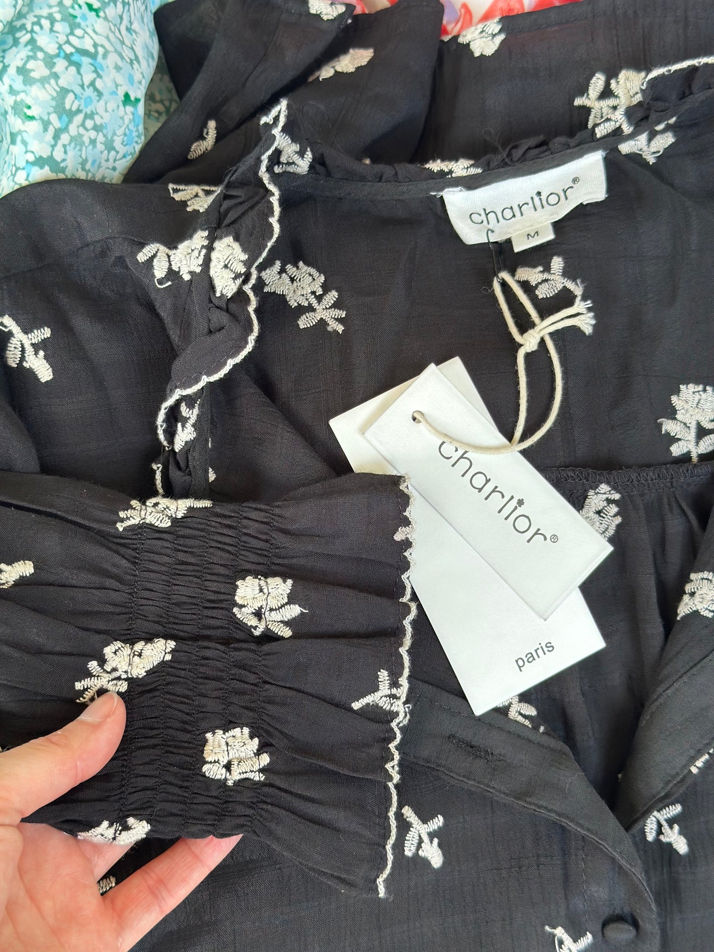 Chemise noire brodée Neuve avec étiquette T.38