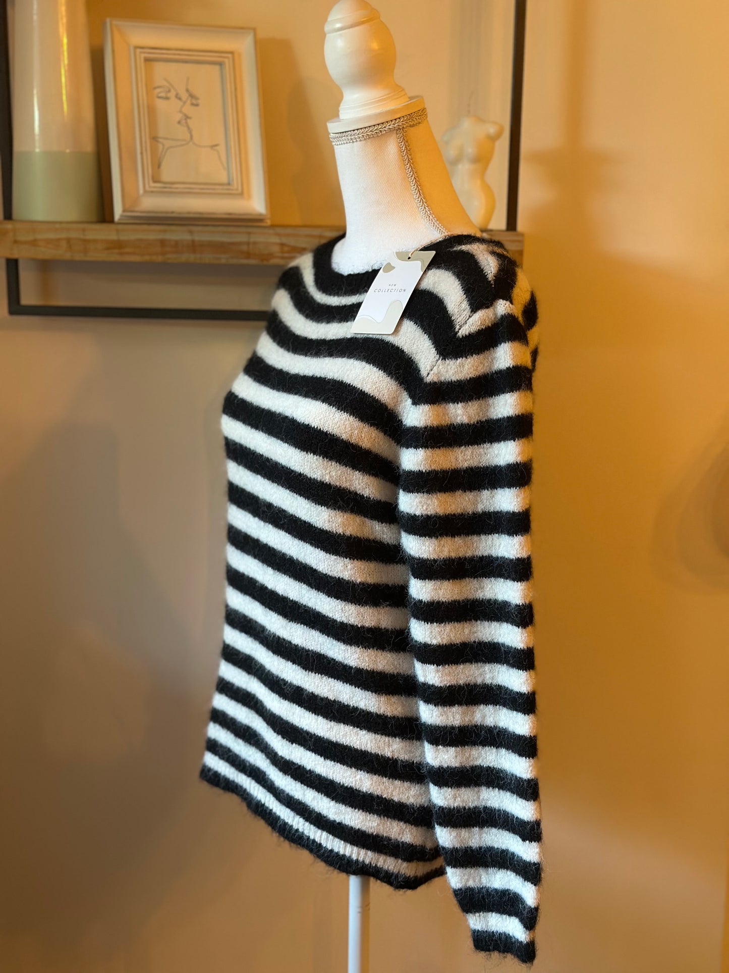 Pull rayé noir et écru en laine mélangée T.U neuf