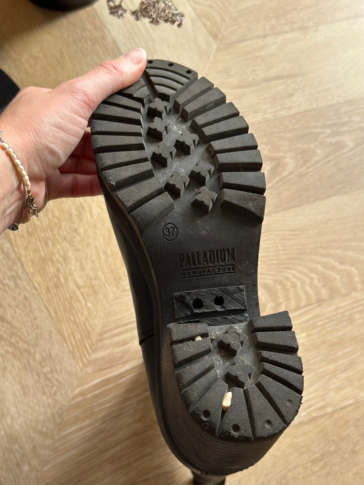 Bottines cuir noir motif uni Modèle Mona T.37