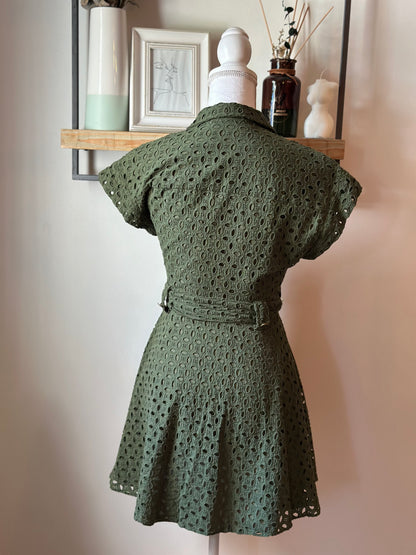 Robe kaki en broderie anglaise T.34
