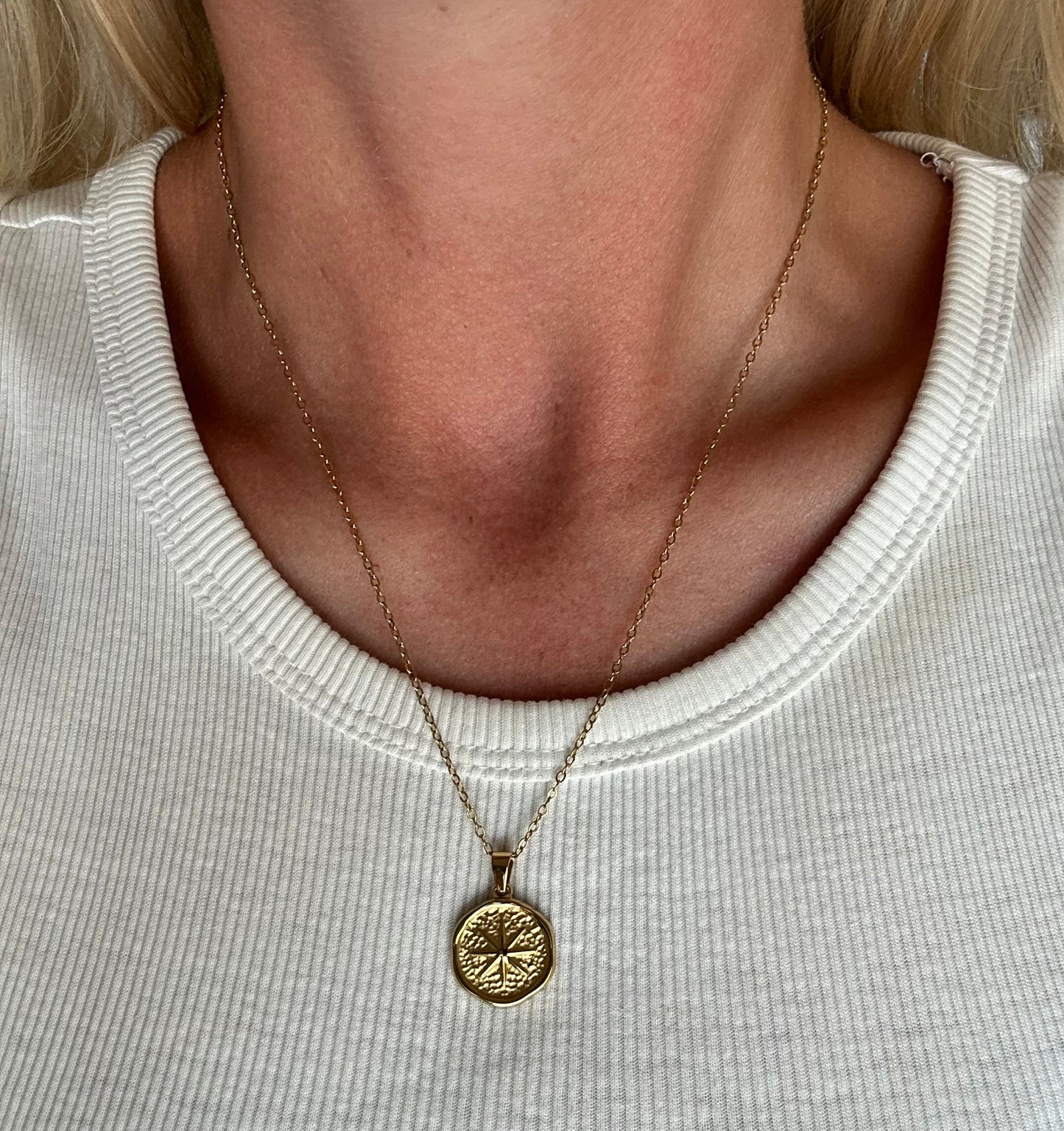 Collier doré en acier inoxydable avec pendentif étoile neuf