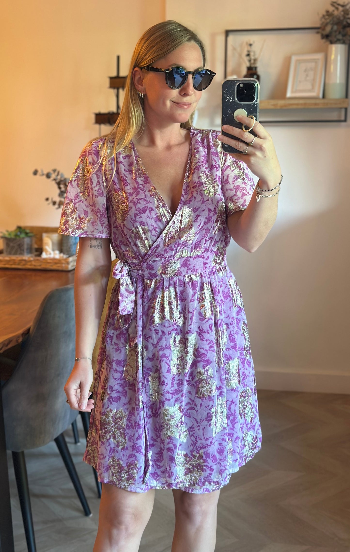 Robe portefeuille imprimé mauve et doré T.34