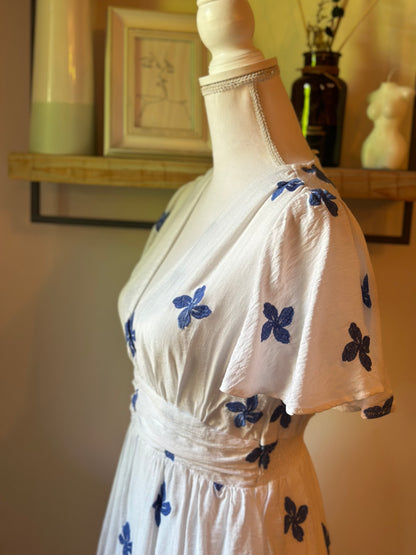 Robe blanche brodée bleue T.36/38