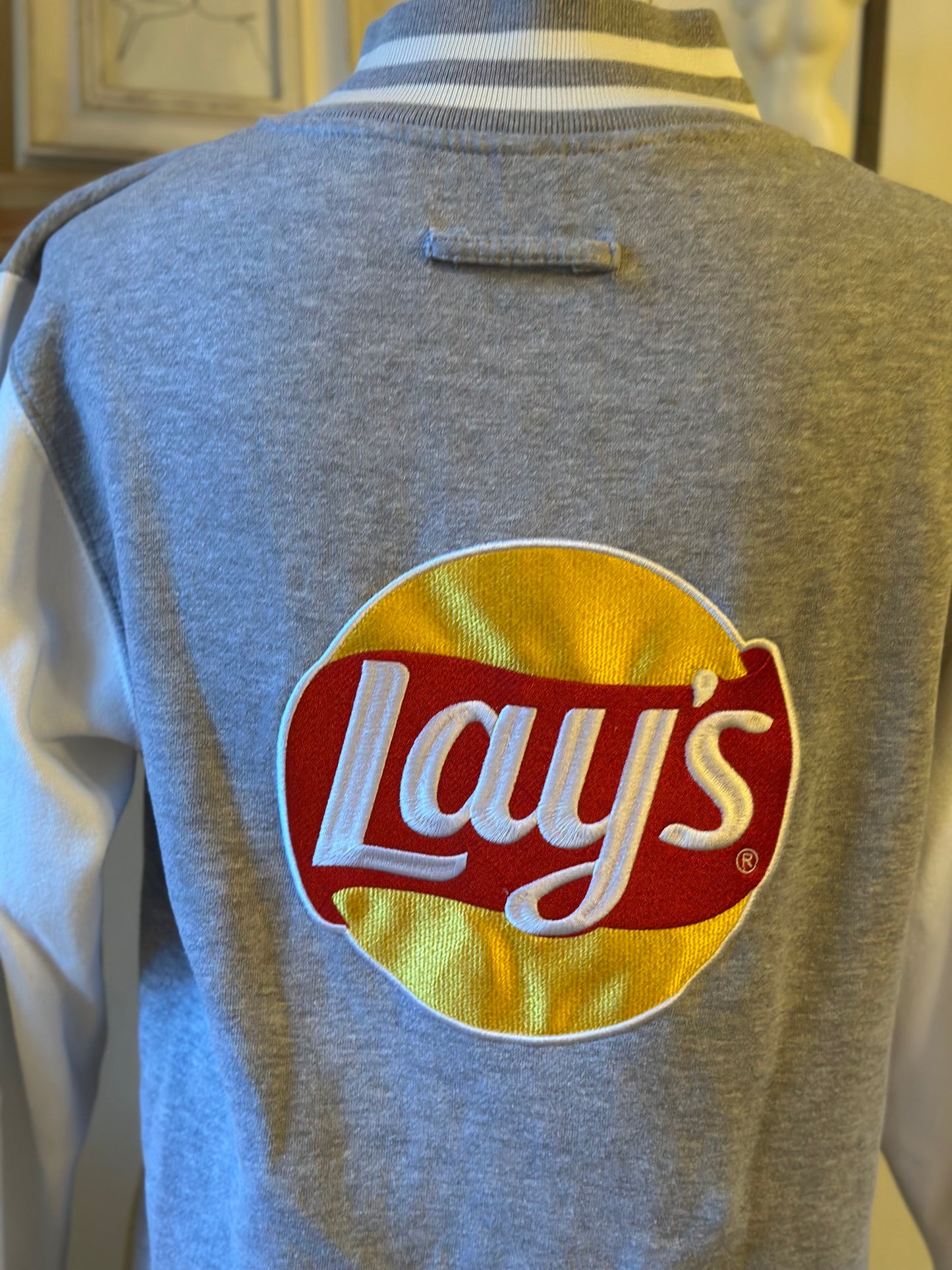 Veste teddy varsity gris et blanc logo Lay’s brodé T.38/40