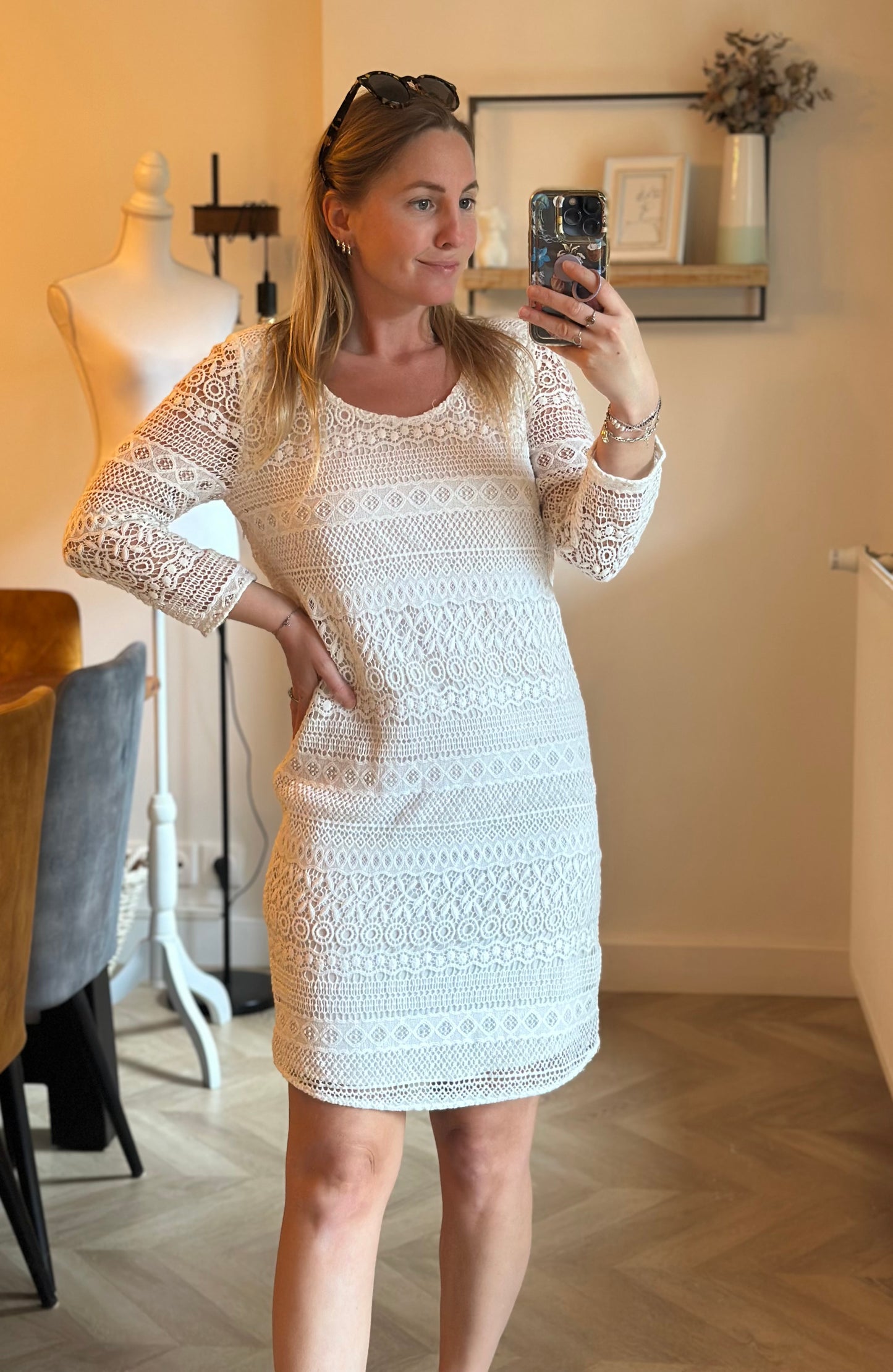 Magnifique robe blanche broderies en crochet, T.36