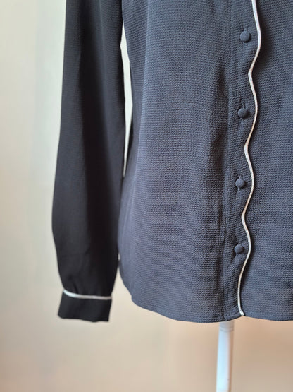 Chemise noire fluide liseré argent T.34