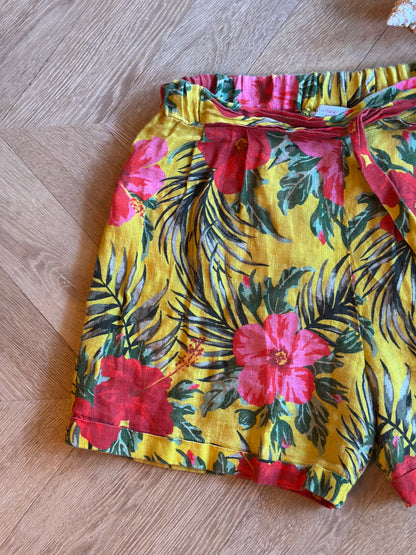 Short en lin imprimé tropical jaune T.40