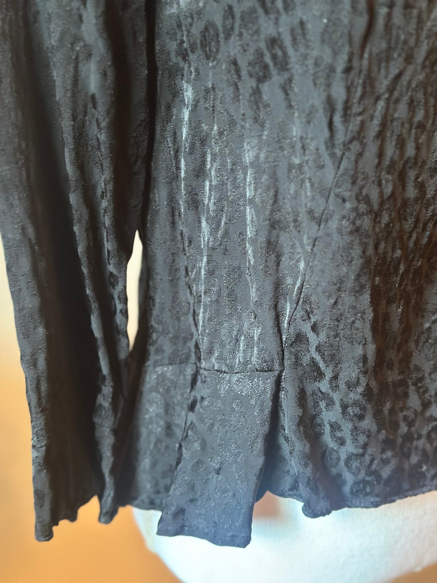 Blouse noire jacquard motif léopard T.38