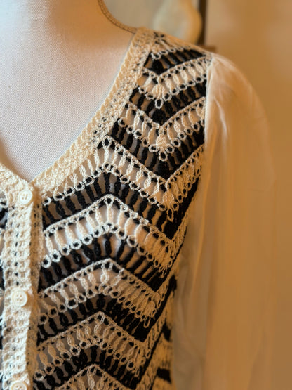 Cardigan en crochet fleuri noir et blanc T.36