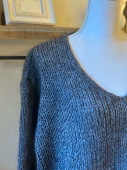 Pull col V uni gris en maille mohair oversize T.U