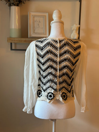 Cardigan en crochet fleuri noir et blanc T.36