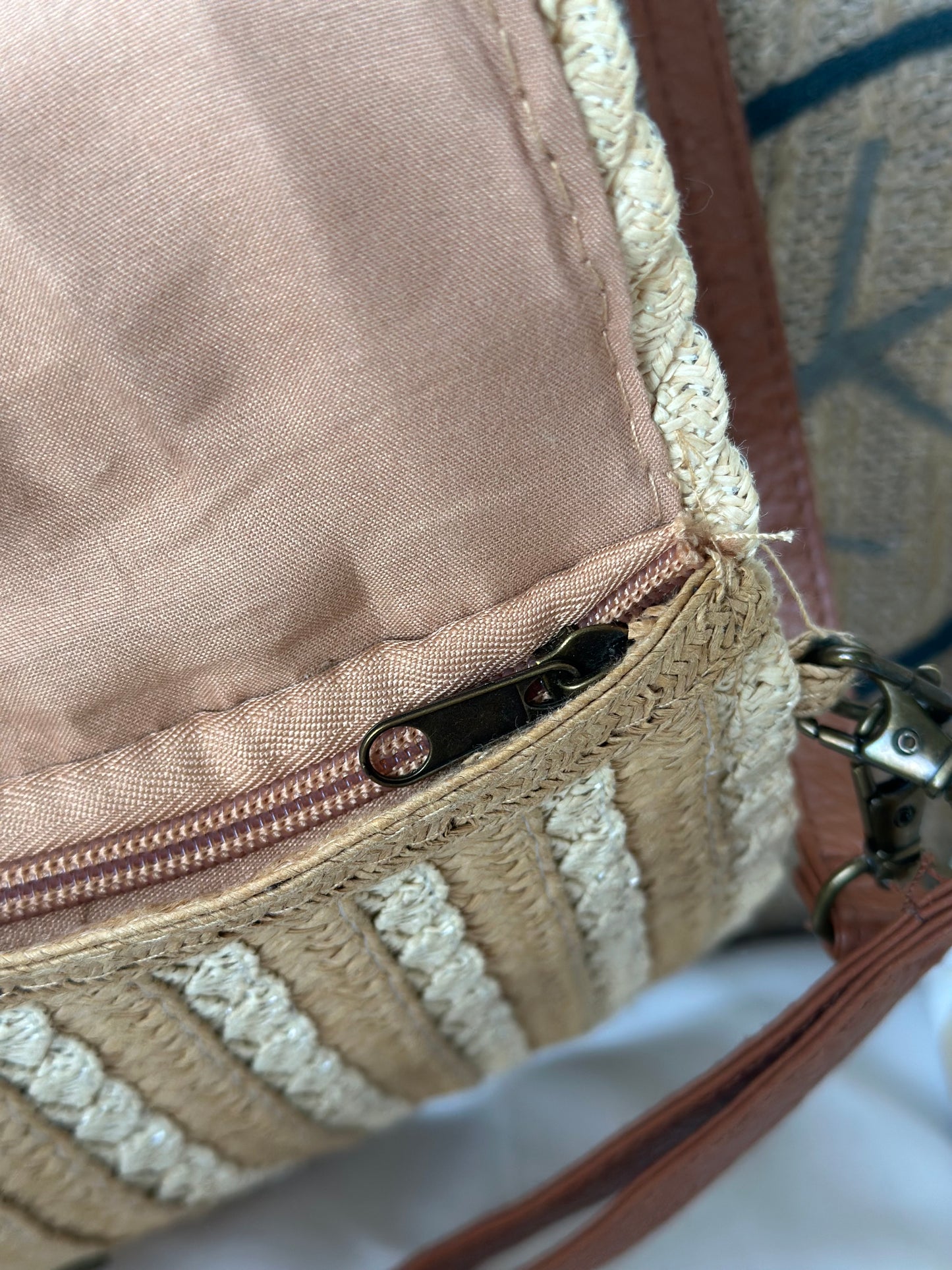Sac bandoulière raphia motif graphique bohème
