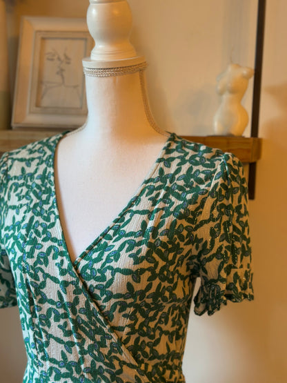 Robe portefeuille imprimé vert neuves T.38