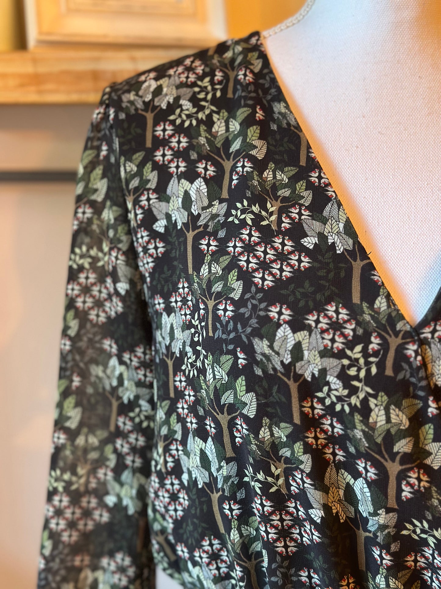 Robe imprimé végétal noire et vert T.40