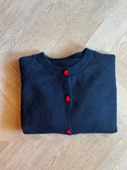 Cardigan marine en maille laine, boutons cœur rouge, T.U