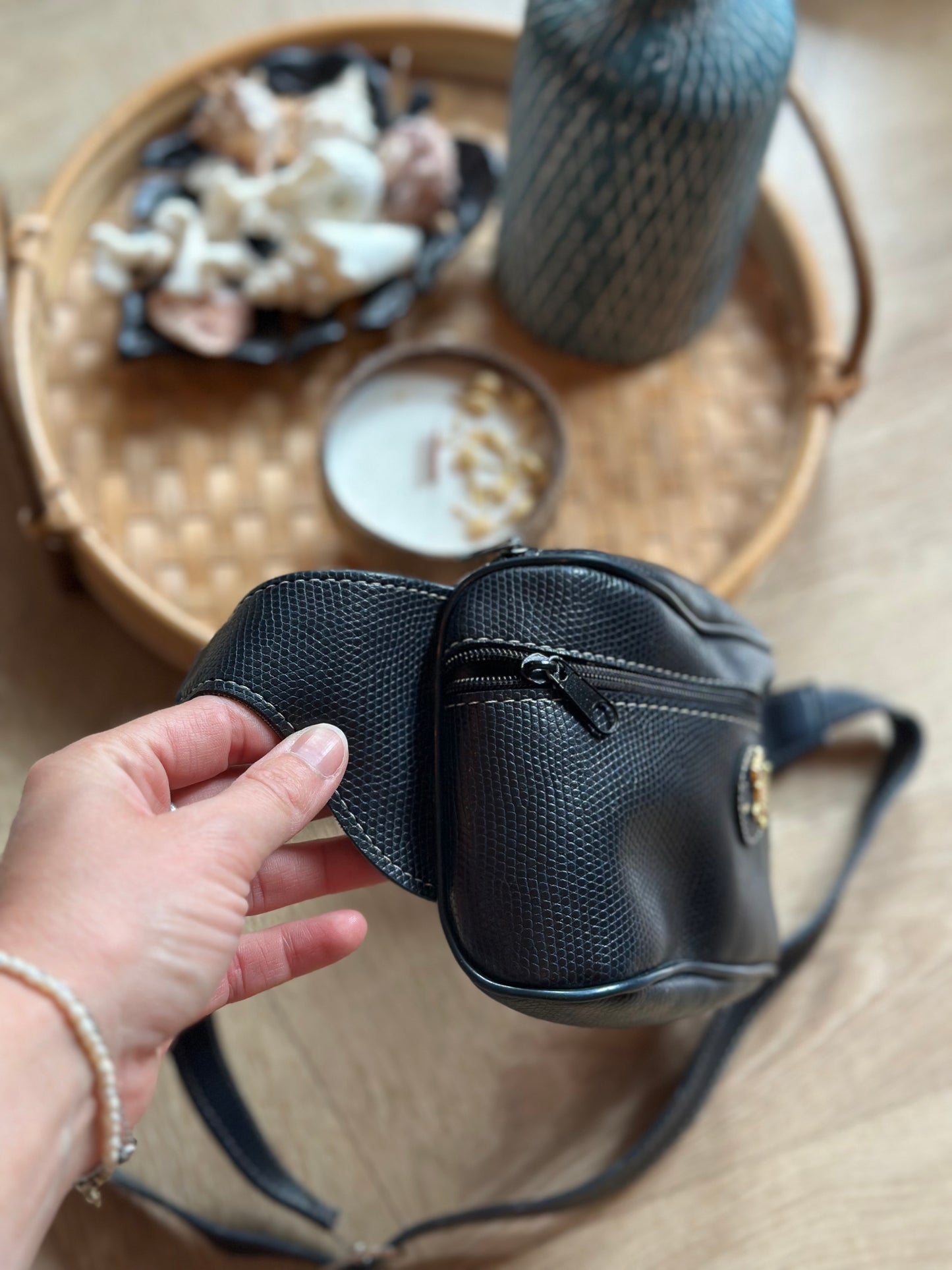 Banane vintage 90s’ noire vintage Chipie logo doré