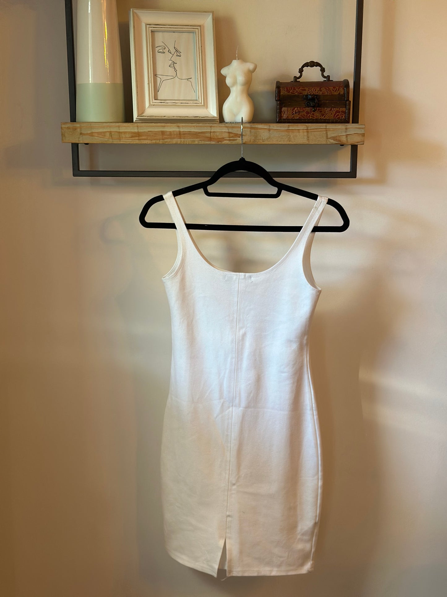 Robe blanche près du corps T.36