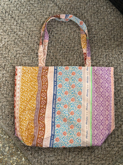 Joli sac cabas à motifs effet patchwork fleuri – Coton doux multicolore
