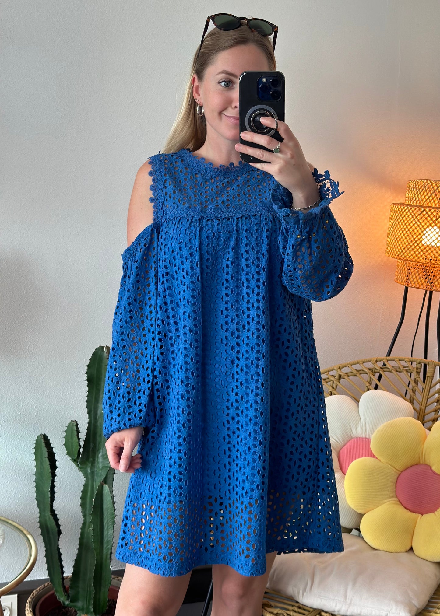 Belle robe d’été bohème bleue en broderie anglaise, T.36/38