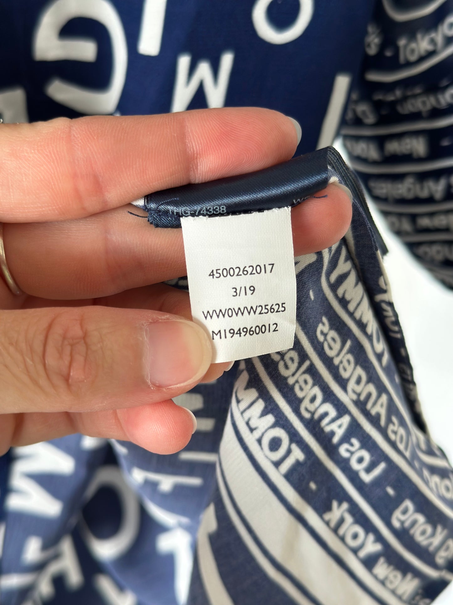 Blouse bleue à motifs T.40