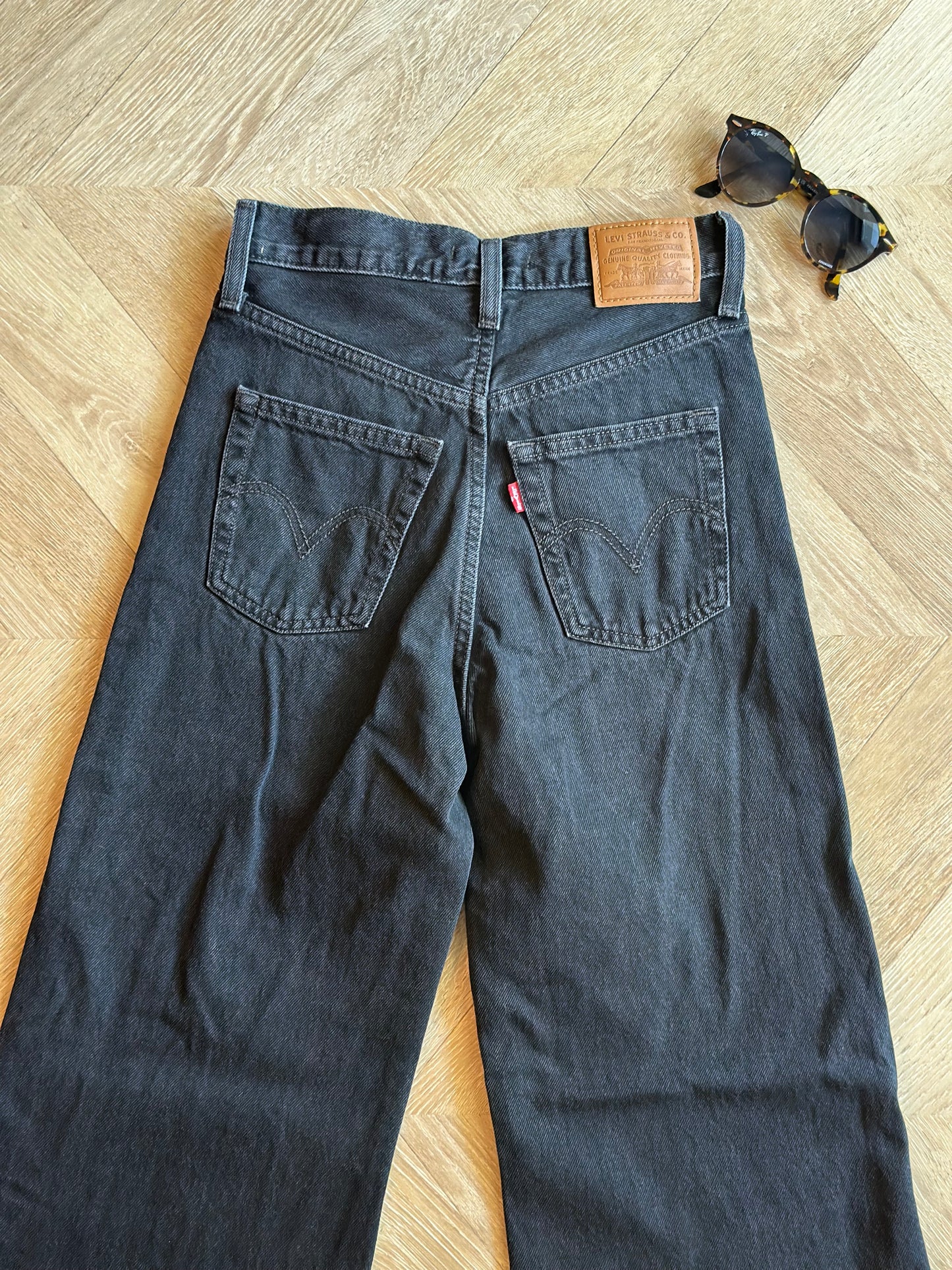 Jean wide leg noir Levi’s Ribcage T.34