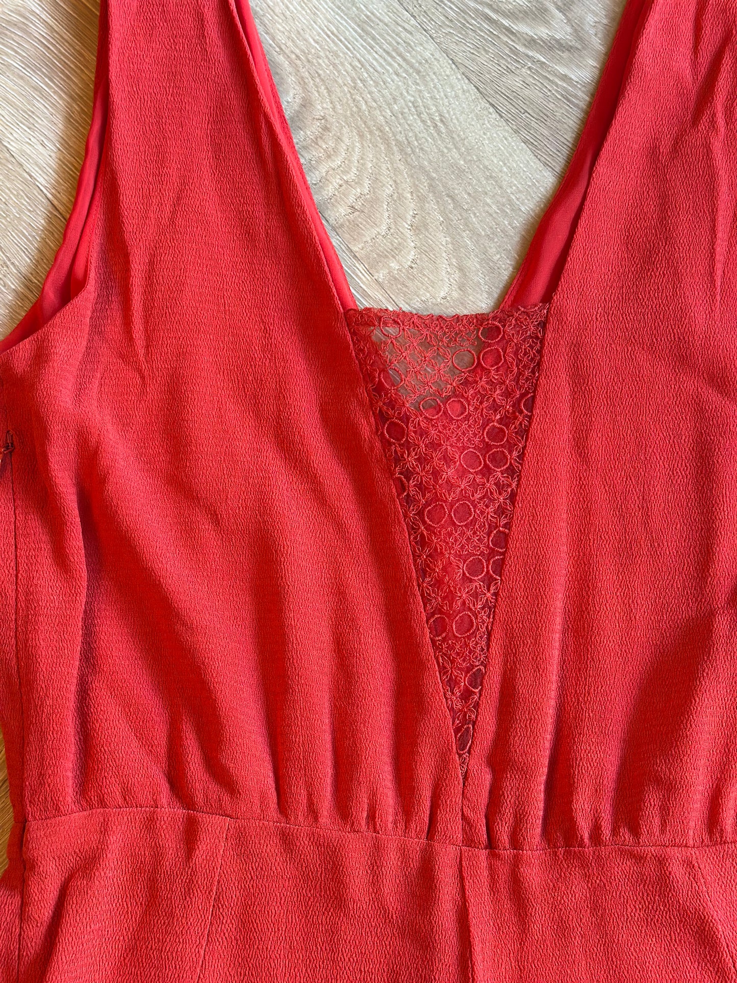 Combishort rouge décolleté dentelle Devas T.38