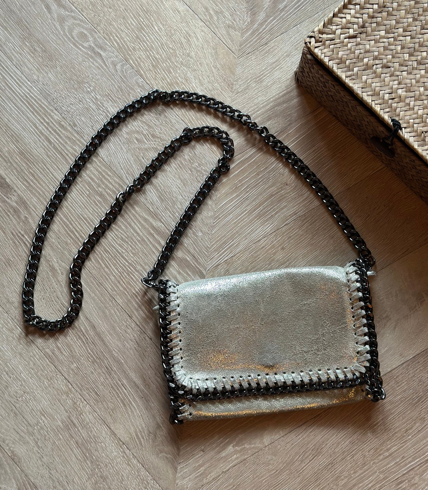 Sac bandoulière cuir métallisé doré chaîne Made in Italy – 21x14 cm