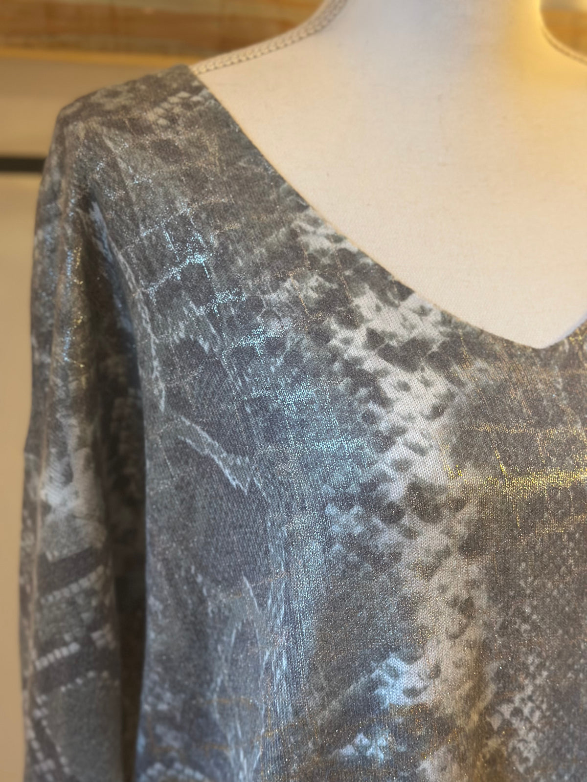 Pull tunique imprimé python kaki irisé doré et argenté T.U